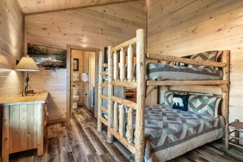 Summer Special, Mountain View, Cabin, Hottub, Game Rm, Sleeps 20