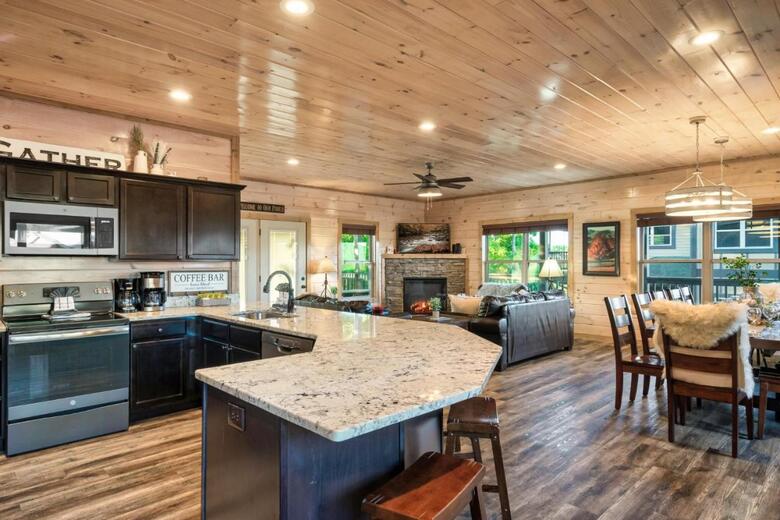 Summer Special, Mountain View, Cabin, Hottub, Game Rm, Sleeps 20