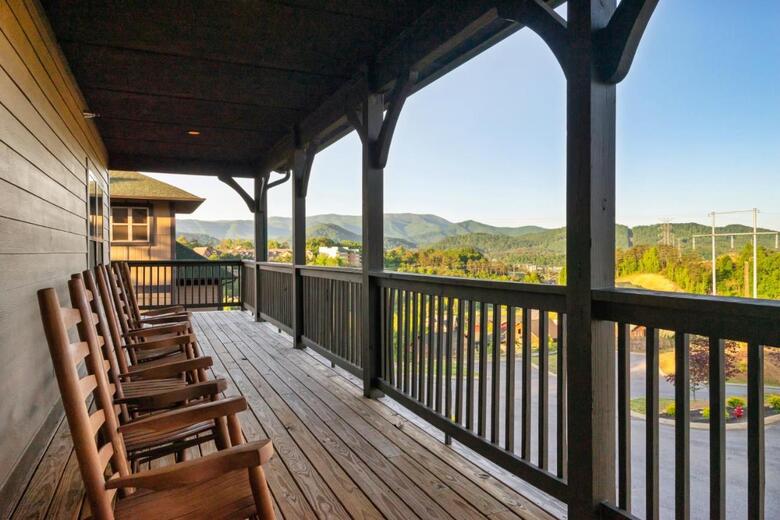 Summer Special, Mountain View, Cabin, Hottub, Game Rm, Sleeps 20