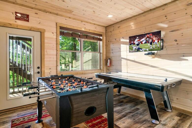 Summer Special, Mountain View, Cabin, Hottub, Game Rm, Sleeps 20