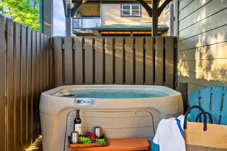 Summer Special, Mountain View, Cabin, Hottub, Game Rm, Sleeps 20