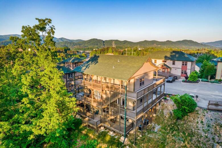 Summer Special, Mountain View, Cabin, Hottub, Game Rm, Sleeps 20