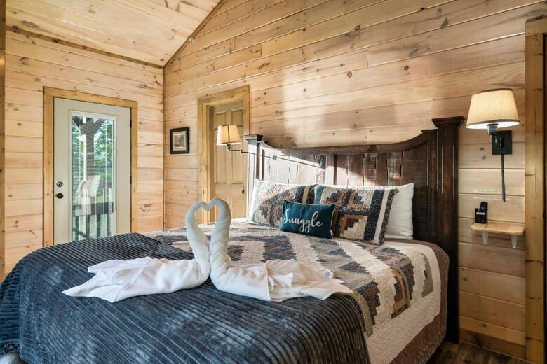 Summer Special, Mountain View, Cabin, Hottub, Game Rm, Sleeps 20