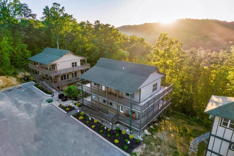 Summer Special, Mountain View, Cabin, Hottub, Game Rm, Sleeps 20