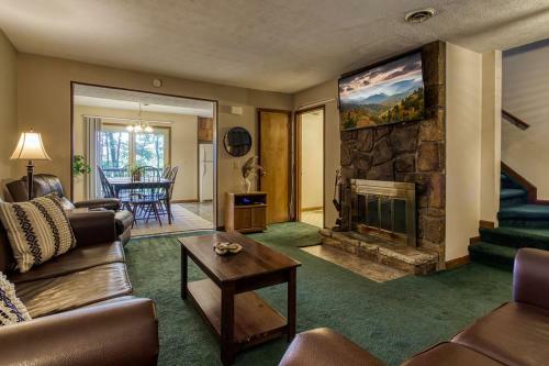 Pinecrest Townhomes-two Units-dollywood-indoorpool