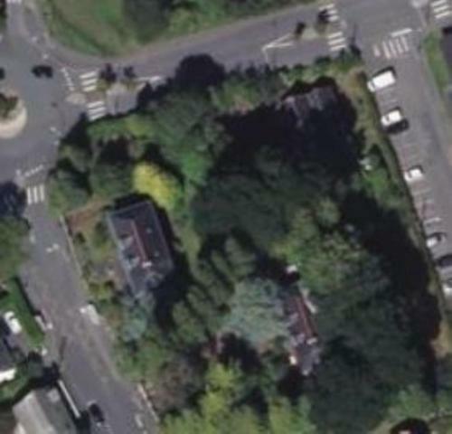 Maison De Plain Pied Dans Un Parc