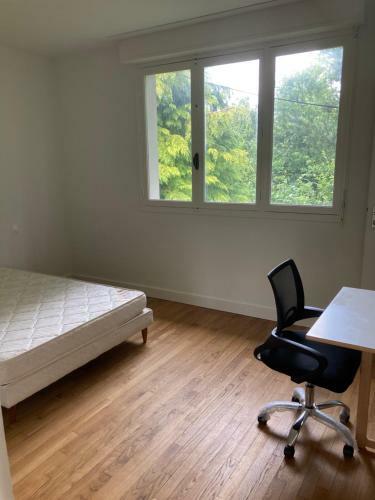 Maison De Plain Pied Dans Un Parc