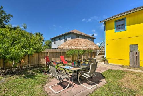 Apartamento Nautical Condo With Shared Patio, 1 Mi To Beach