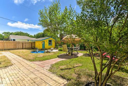 Apartamento Nautical Condo With Shared Patio, 1 Mi To Beach