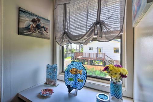 Apartamento Nautical Condo With Shared Patio, 1 Mi To Beach