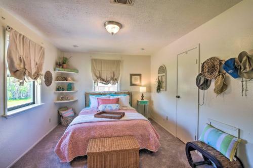 Apartamento Nautical Condo With Shared Patio, 1 Mi To Beach