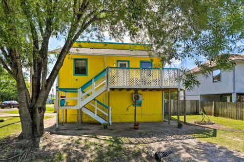 Apartamento Nautical Condo With Shared Patio, 1 Mi To Beach