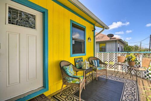 Apartamento Nautical Condo With Shared Patio, 1 Mi To Beach