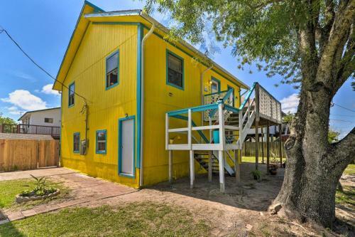 Apartamento Nautical Condo With Shared Patio, 1 Mi To Beach