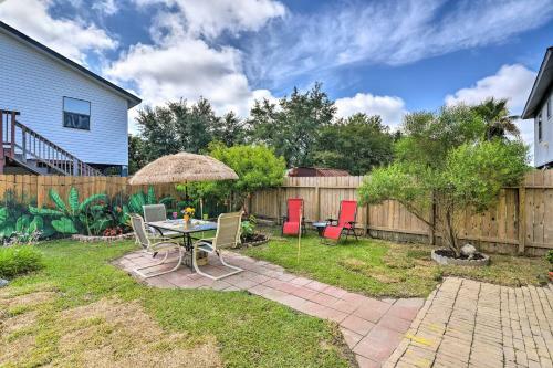 Apartamento Nautical Condo With Shared Patio, 1 Mi To Beach