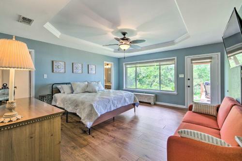 Beautiful Texas Retreat On Lake Palestine!