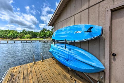 Beautiful Texas Retreat On Lake Palestine!