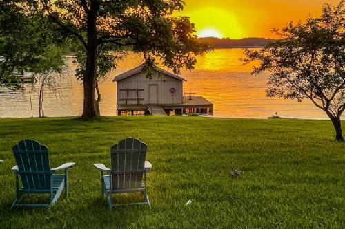 Beautiful Texas Retreat On Lake Palestine!