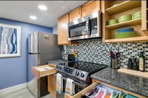 Wow, Brand New, Luxurious, At&t Dfw Home- Book Now!!!
