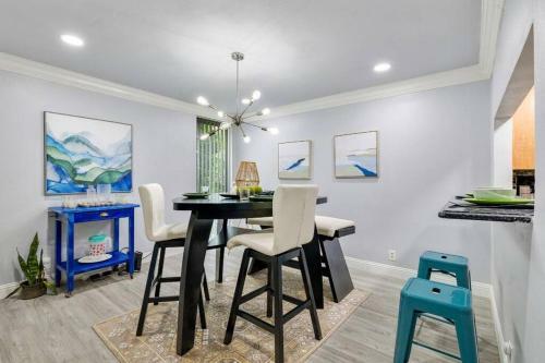 Wow, Brand New, Luxurious, At&t Dfw Home- Book Now!!!