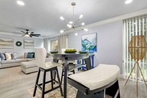 Wow, Brand New, Luxurious, At&t Dfw Home- Book Now!!!