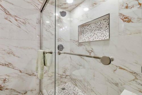 Wow, Brand New, Luxurious, At&t Dfw Home- Book Now!!!