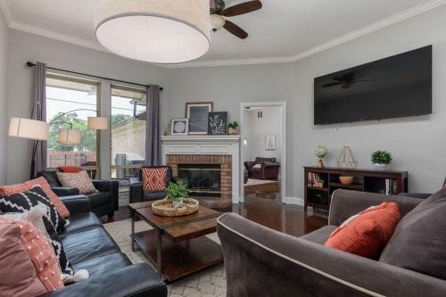 Executive Family Home With Pool In Keller