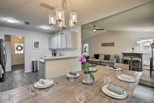 Cozy Irving Home With Fully Fenced Backyard!