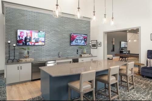 Luxurious Apartment In Katy