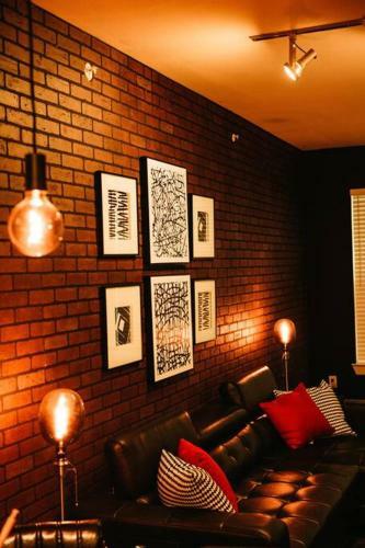Apartamento Speakeasy And Come In. Designer Space W/ King Bed