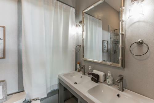 Coastal Corner Immaculate Mid-island Gem Home