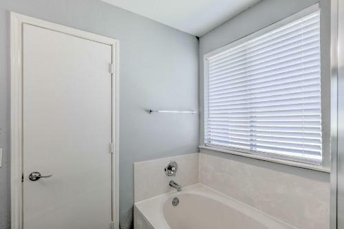 Spacious And Sunny Austin Home About 12 Mi To Dtwn!
