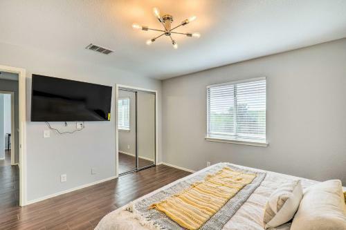 Spacious And Sunny Austin Home About 12 Mi To Dtwn!