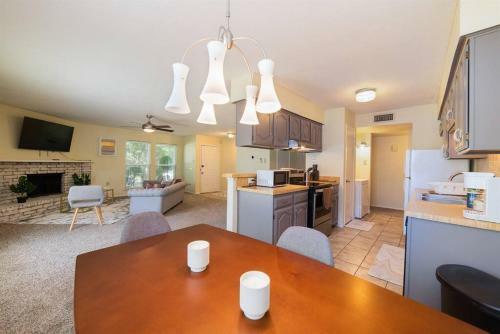 Large, Easy Access Single Story 3 Bed Home, 15mins Downtown Dallas