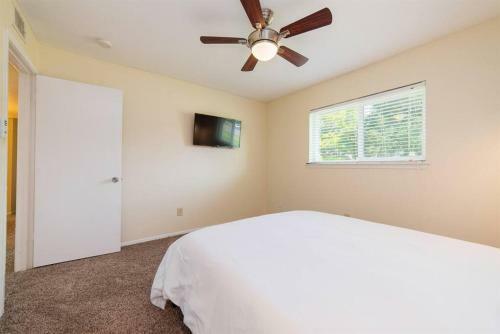 Large, Easy Access Single Story 3 Bed Home, 15mins Downtown Dallas
