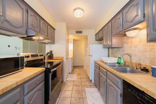 Large, Easy Access Single Story 3 Bed Home, 15mins Downtown Dallas