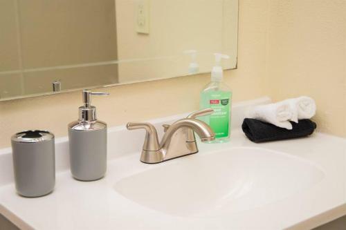 Large, Easy Access Single Story 3 Bed Home, 15mins Downtown Dallas