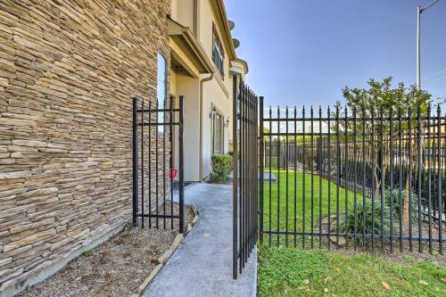 Spacious Houston Townhouse About 17 Mi To Dtwn!