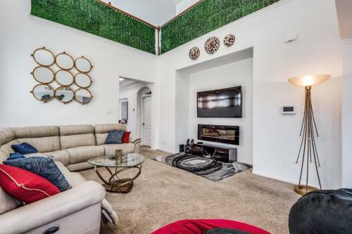 Beautiful 2 Story Luxury Home In An Upscale Area!