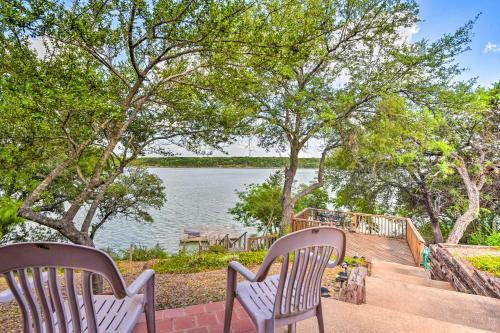 Lake Palo Pinto Retreat Dock And Private Pool!