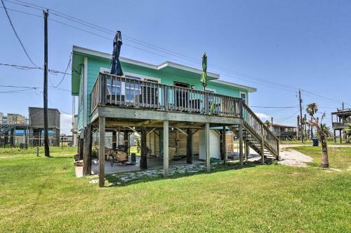 Breezy Surfside Beach Home With Deck And Grill!