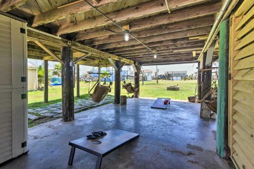 Breezy Surfside Beach Home With Deck And Grill!