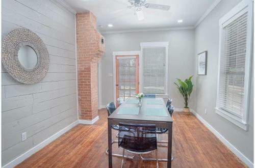 Comfy And Incredible Fenced 2br 2 Ba Near Downtown
