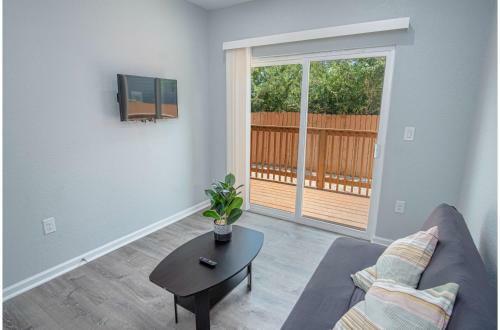 Newly Remodeled 4br 2ba Near Amazing Downtown