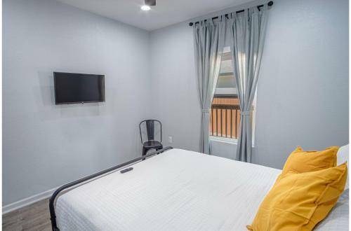 Newly Remodeled 4br 2ba Near Amazing Downtown