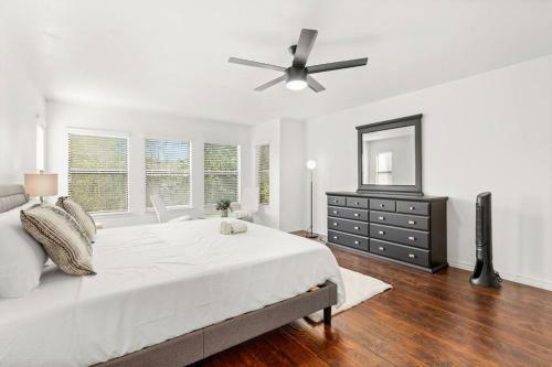 5 Bedrooms W/ Hot Tub, Chefs Kitchen, Game Lounge