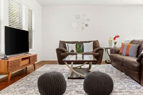 5 Bedrooms W/ Hot Tub, Chefs Kitchen, Game Lounge