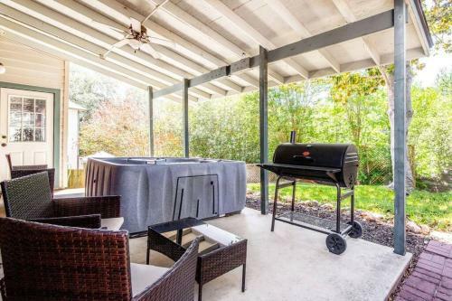 5 Bedrooms W/ Hot Tub, Chefs Kitchen, Game Lounge