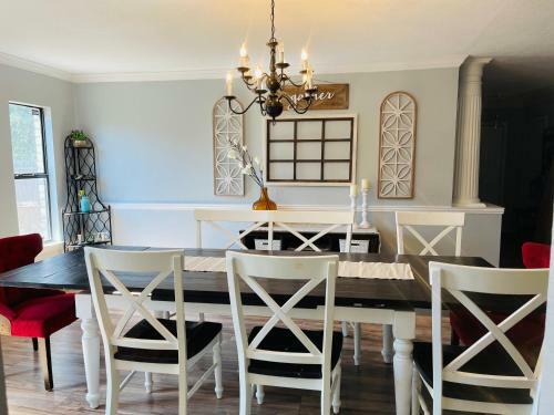 Lovely 4 Bedroom With Patio Swing And Trampoline