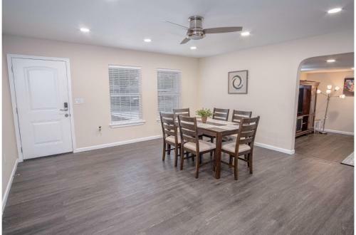 Splendid Gated 4 Br 2 Ba Home Near Downtown